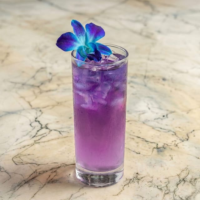Homemade Lavender Lemonade (16 oz).