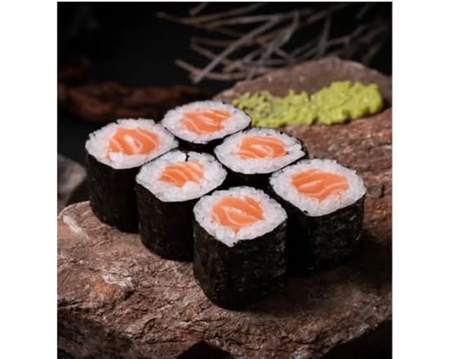 Salmon Roll.