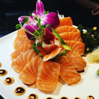 P10. Sashimi Don